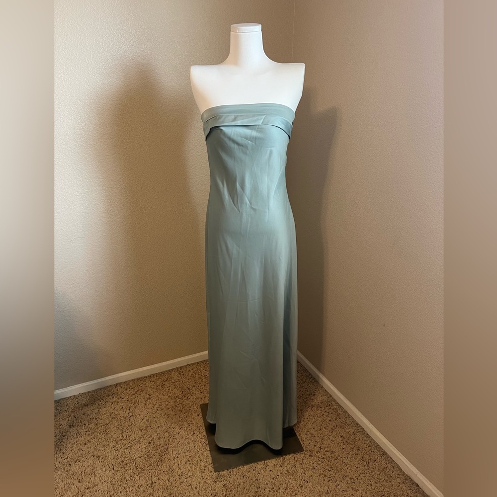 Elegant Strapless Evening Gown
